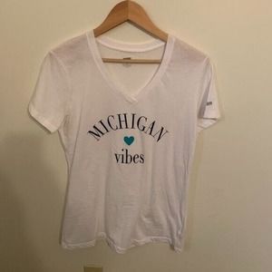 Michigan Vibes Womens Size Large TShirt Short Sleeve Sofee Blue Heart Cotton